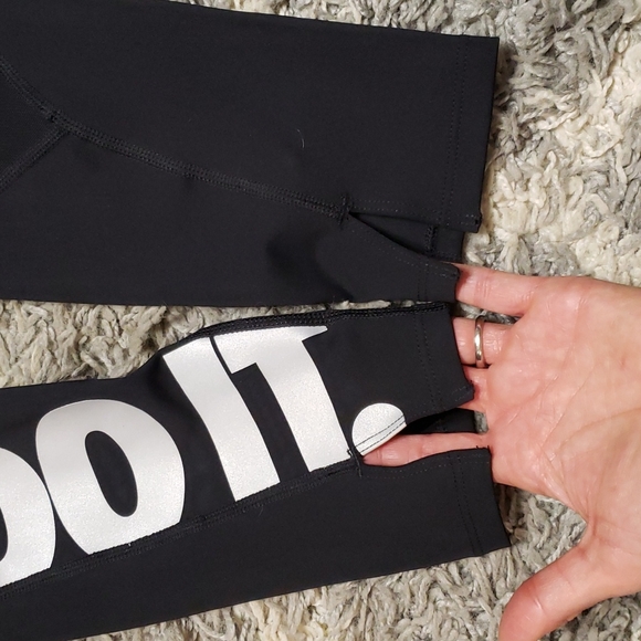 Nike 7/8 running/workout/lounge tights. SUPER flattering and SO comfortable! - Picture 8 of 9